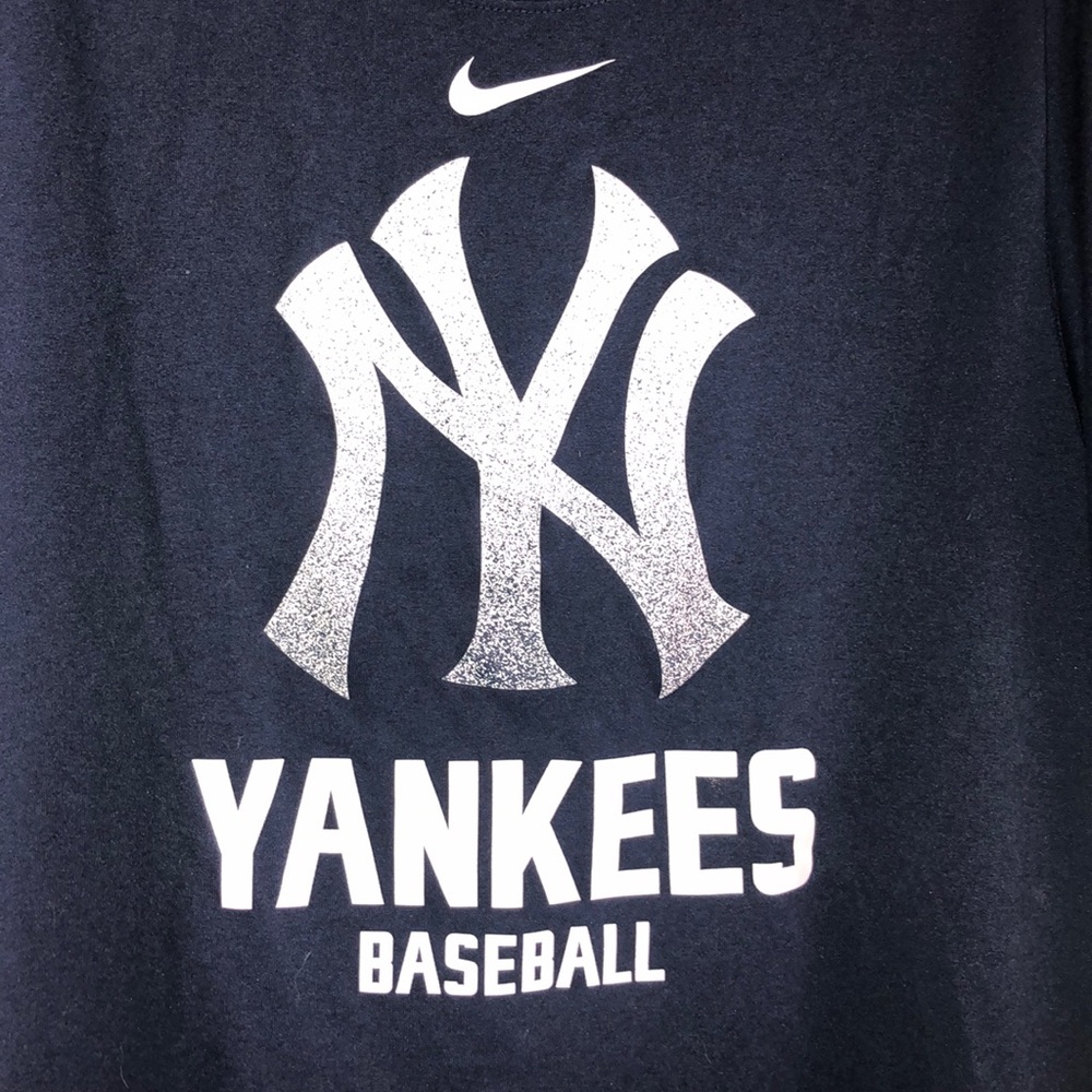 MEN’S YANKEES DRI FIT TEE SMALL